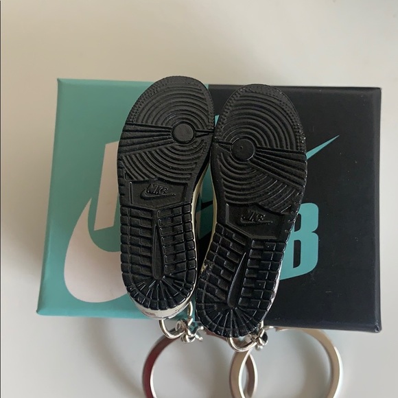 ‼️ONLY 4 LEFT‼️Freddy Krueger x Nike SB Dunk Low Keychains - Picture 5 of 14